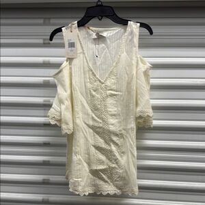 Shyanne Womens Cream Cold Shoulder Blouse